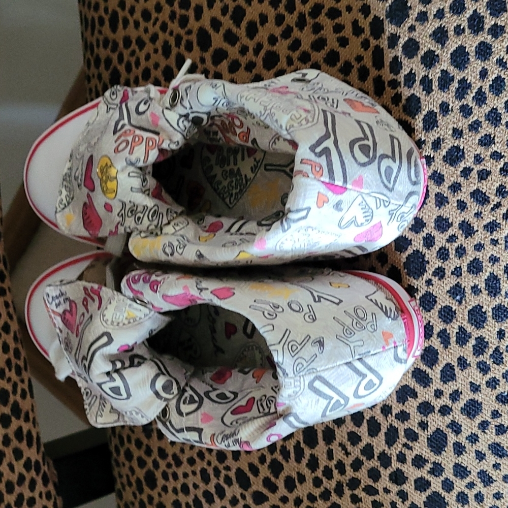 Coach Bonney Poppy High tops in traditional brown "C" pattern. Size 6 - Picture 8 of 10